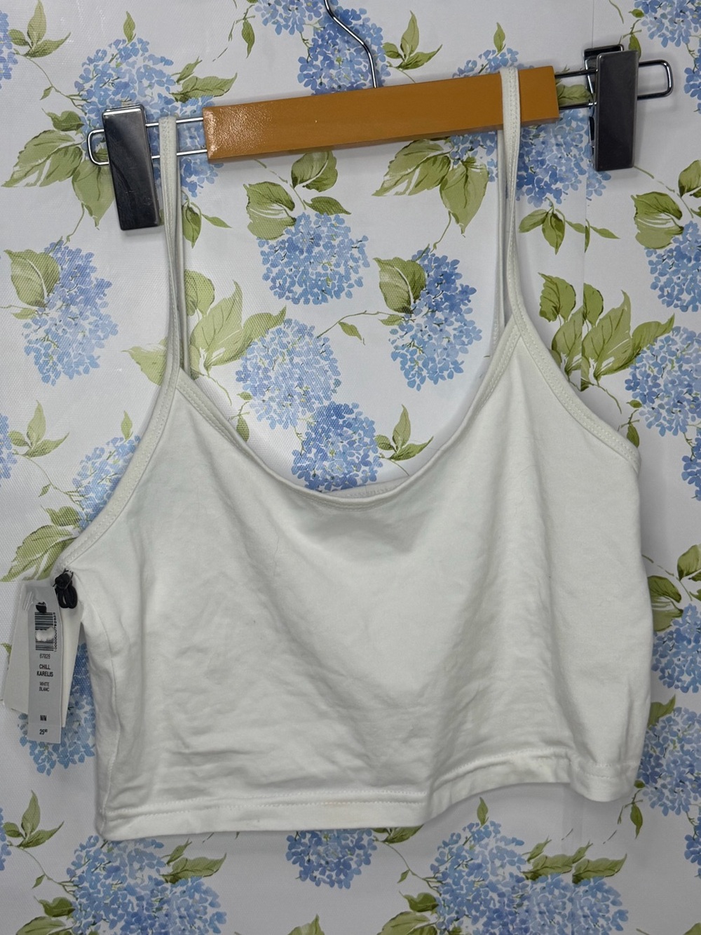NWT Chill Karelia Crop Aritzia M